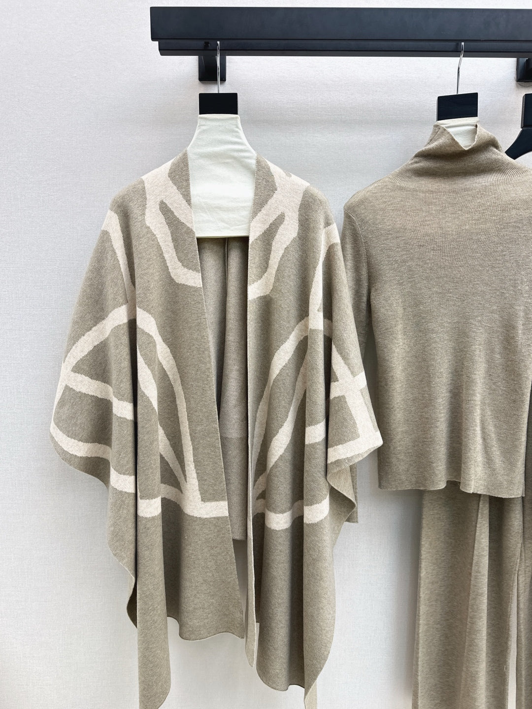 Max NEW knitted suit