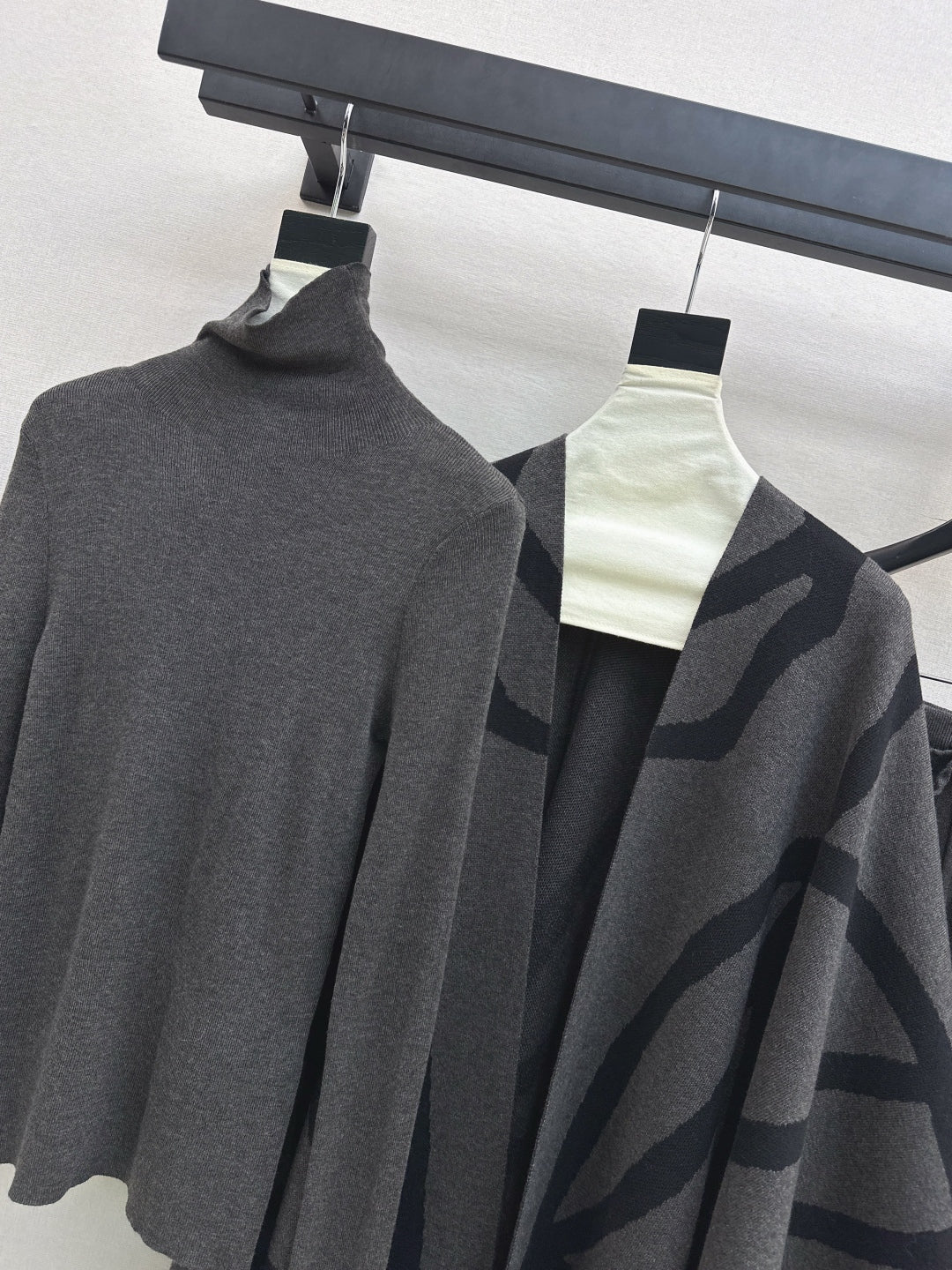 Max NEW knitted suit