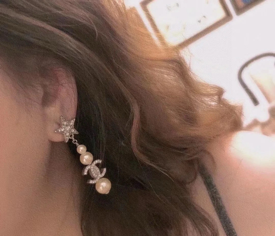Chan New star earrings