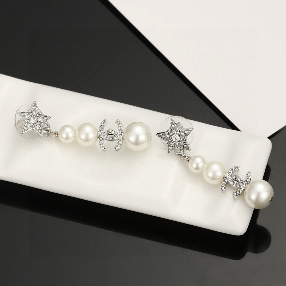 Chan New star earrings