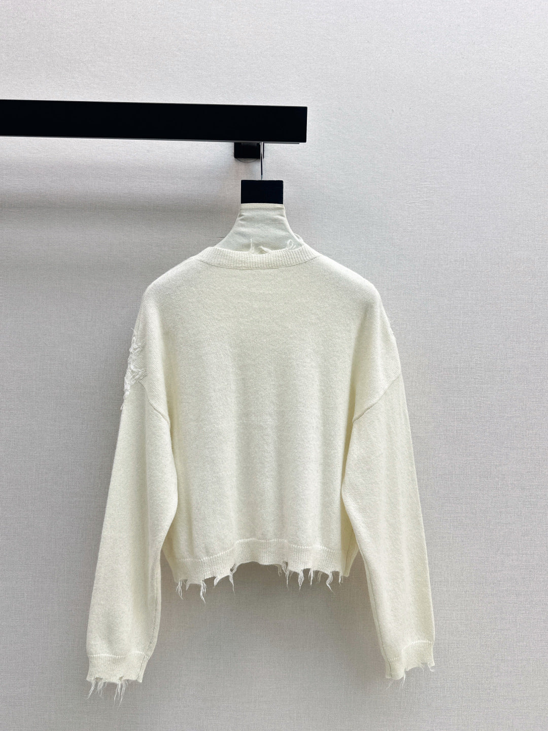 Es NEW Crew neck sweater