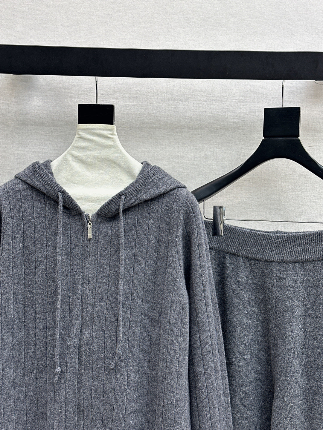 Loro NEW knitted suit