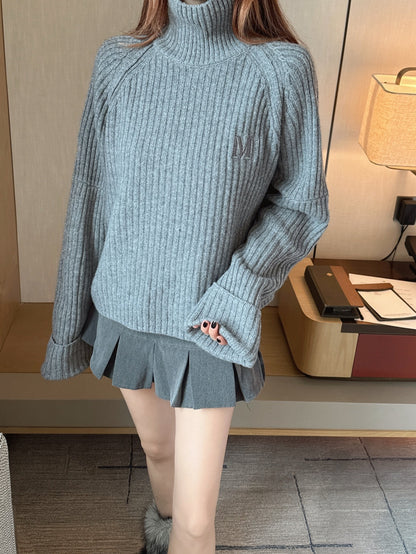 Max NEW turtleneck sweater