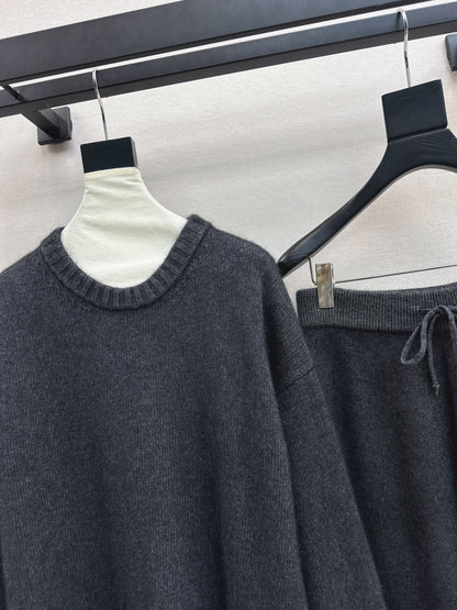 Brun NEW knitted suit