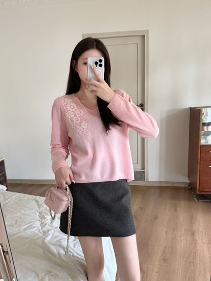 Es NEW V-neck sweater