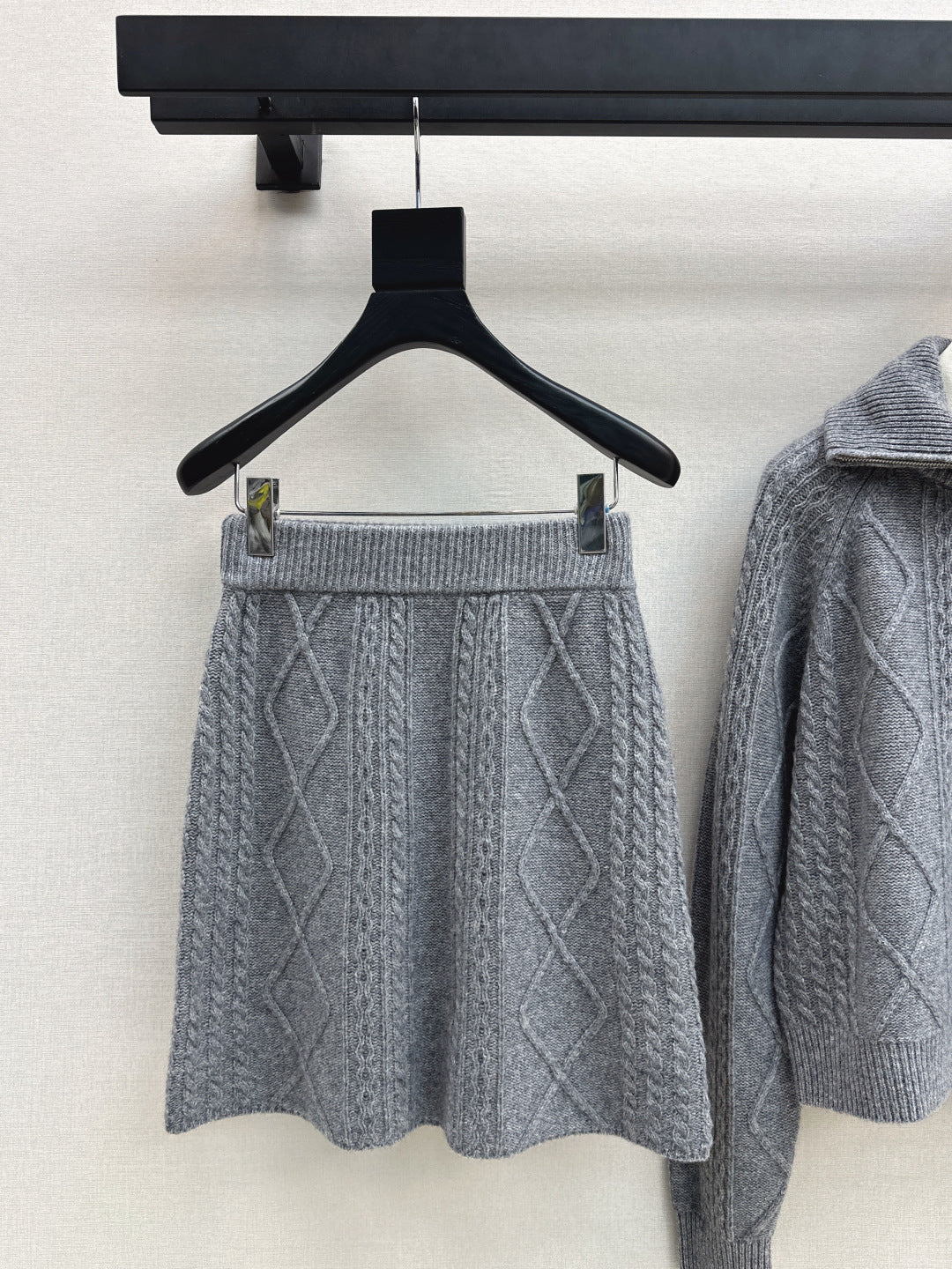 Loro NEW knitted suit