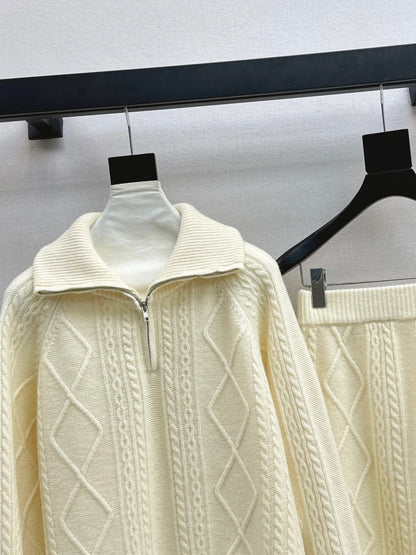 Loro NEW knitted suit