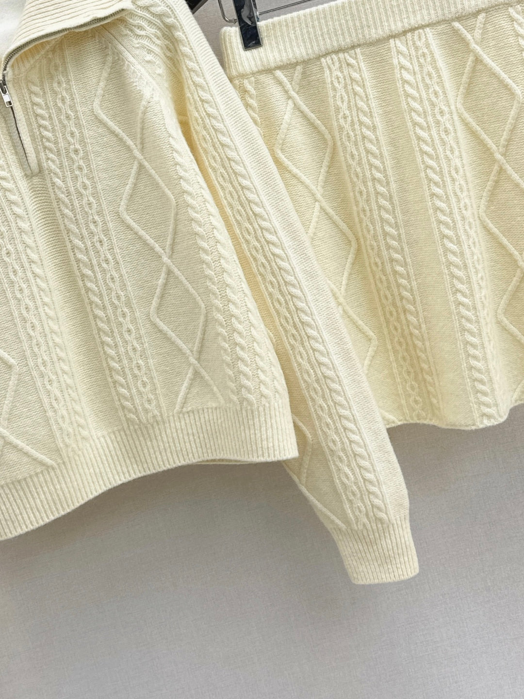 Loro NEW knitted suit