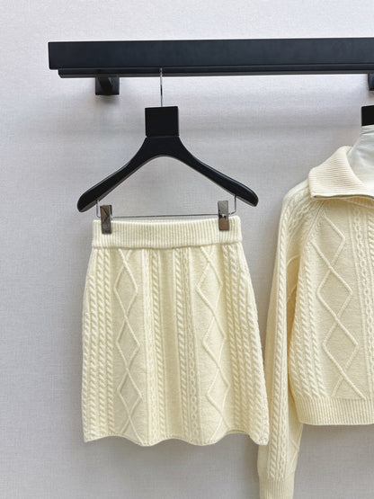 Loro NEW knitted suit