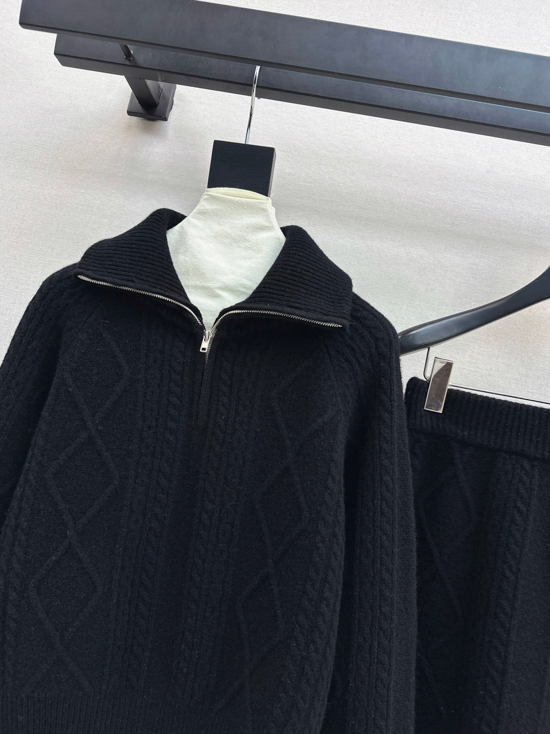 Loro NEW knitted suit