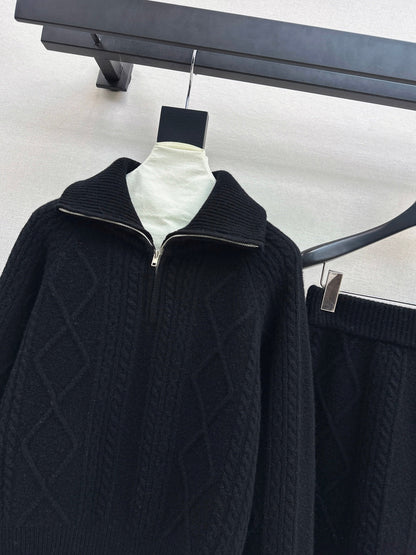 Loro NEW knitted suit