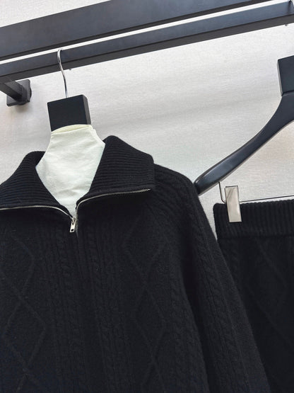 Loro NEW knitted suit