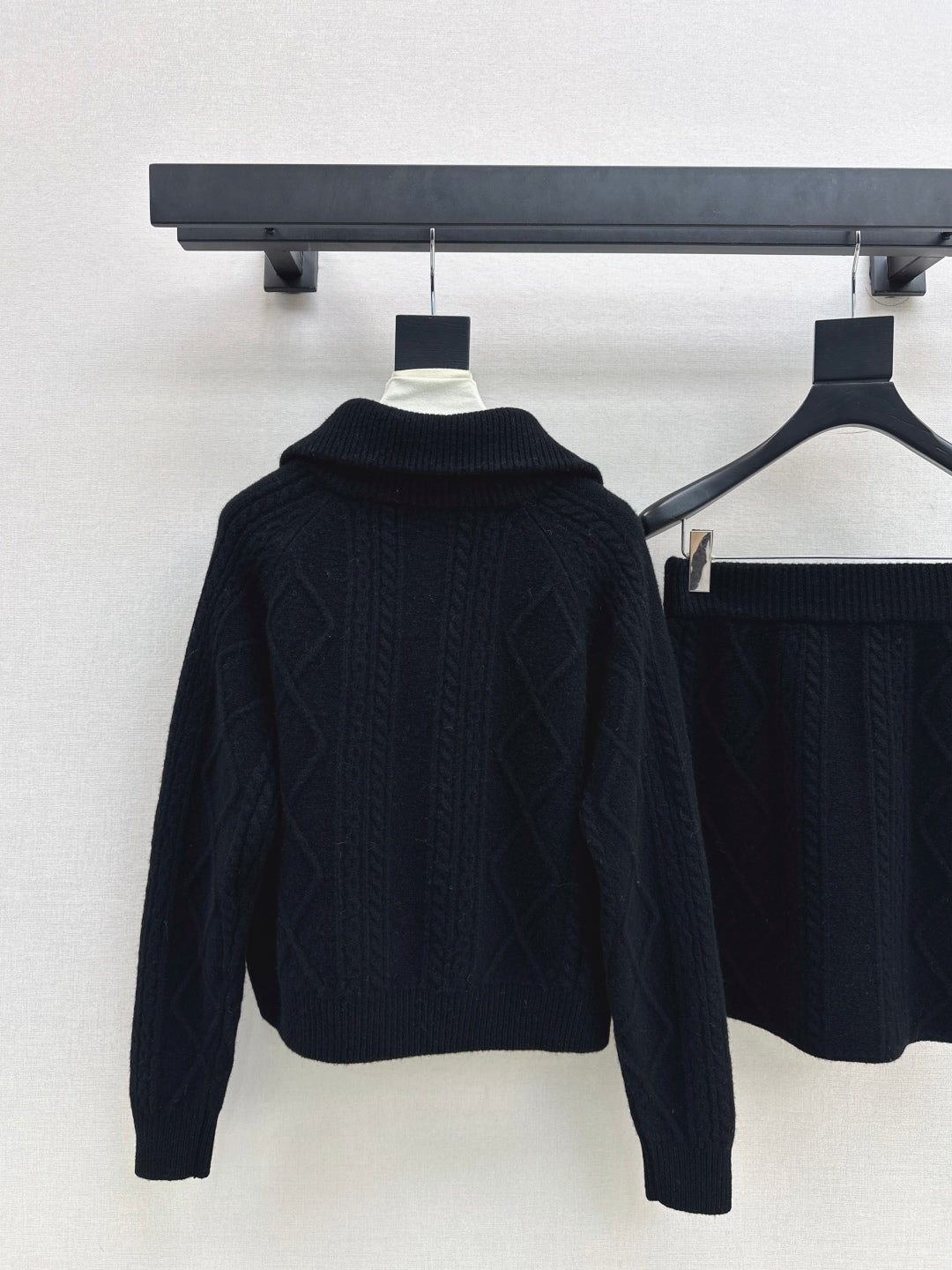 Loro NEW knitted suit