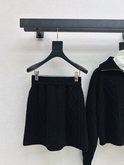 Loro NEW knitted suit