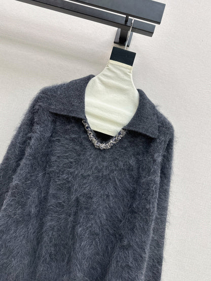 Chan NEW V-neck sweater