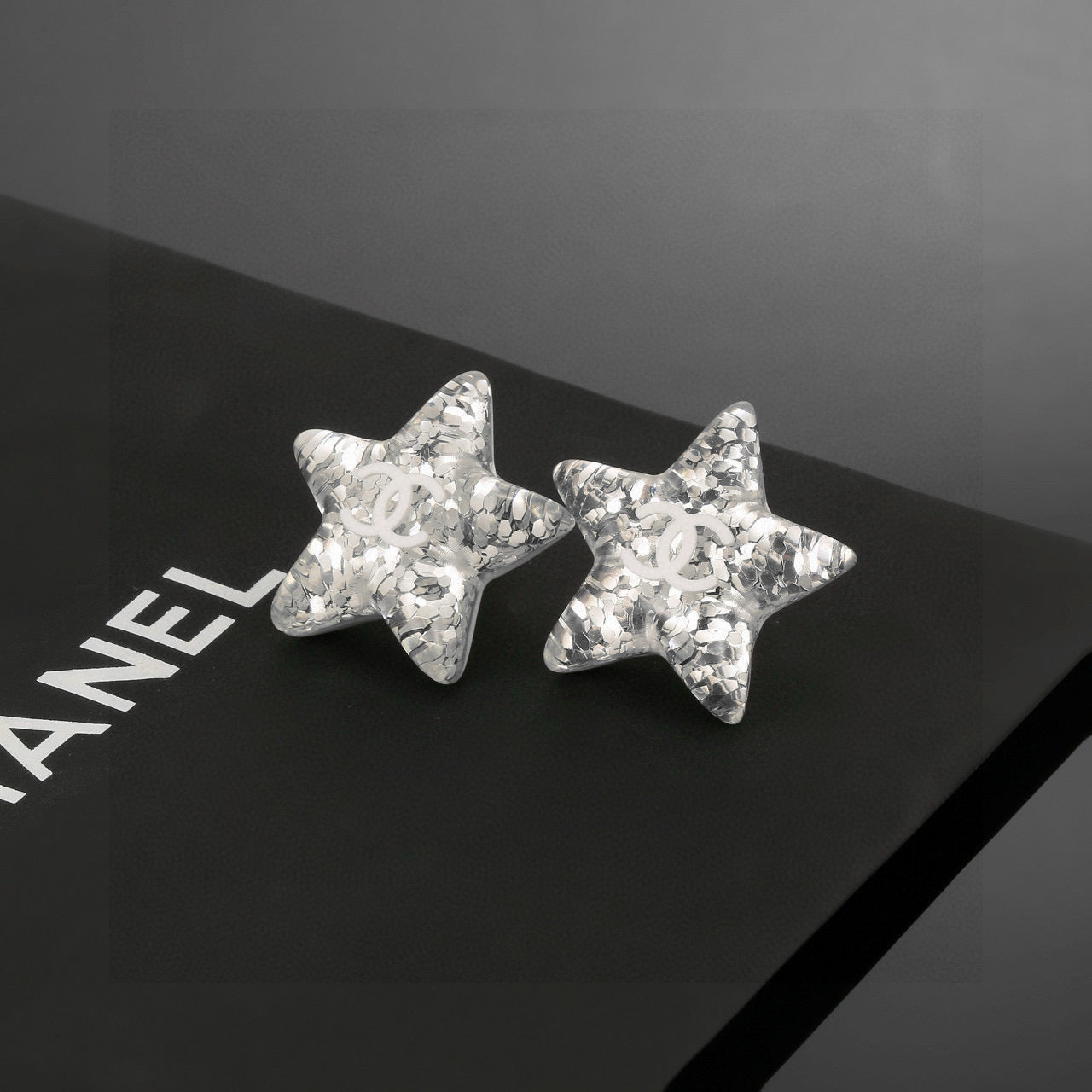 Chan New star earrings