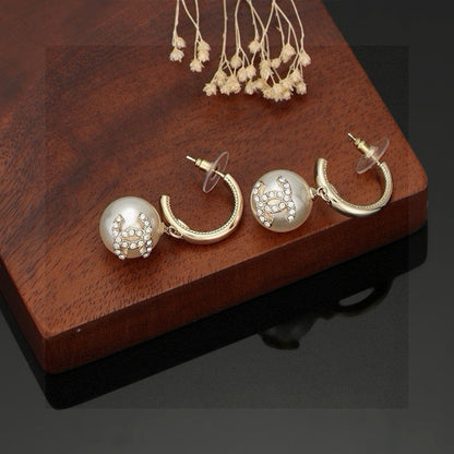 Chan New pearl earrings