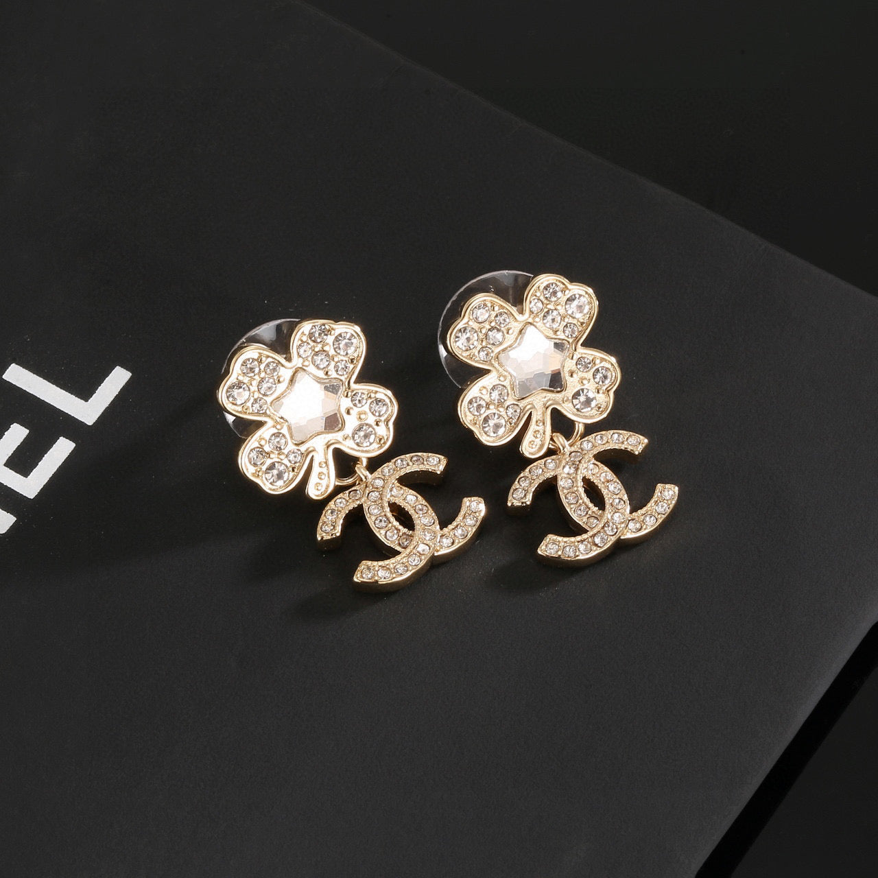 Chan New Four-leaf clover earrings