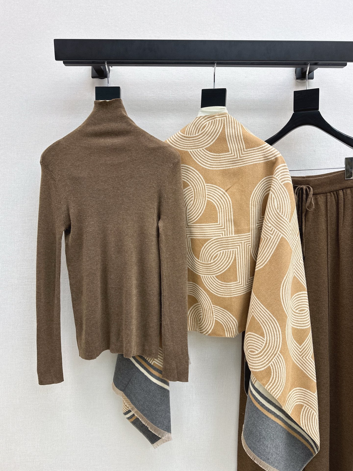 Herm NEW knitted suit