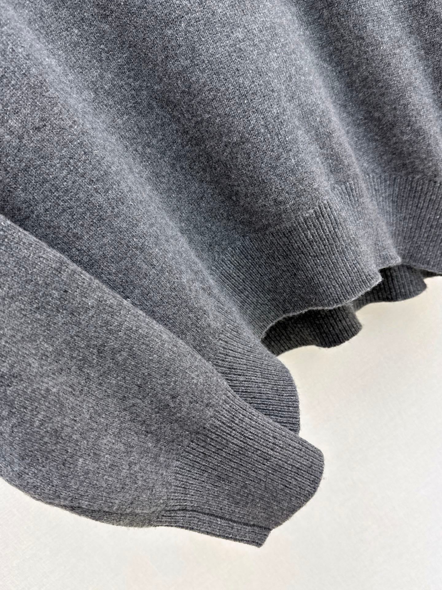 Ce1i NEW Wool sweater