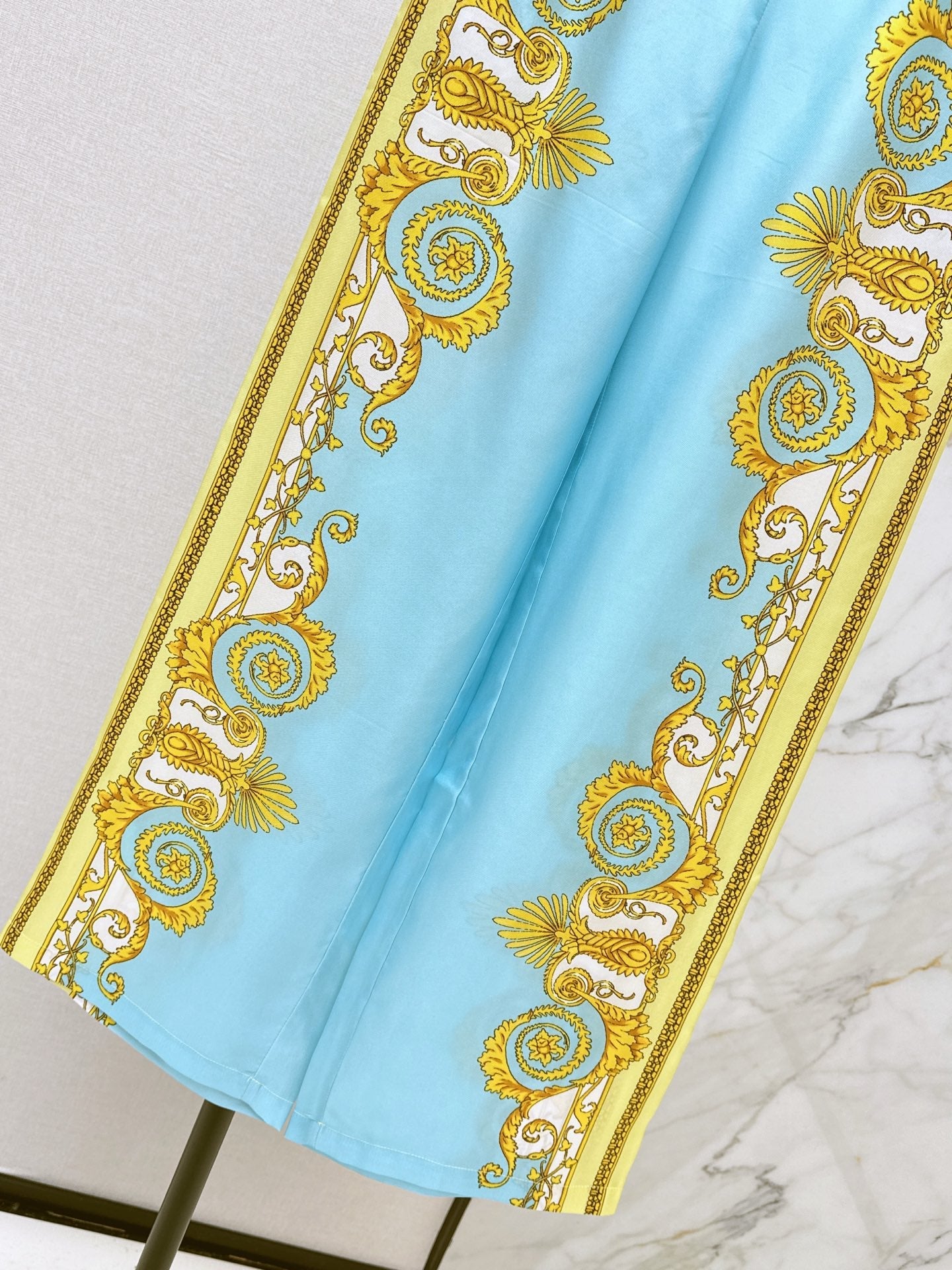 Vers NEW Printed silk pants