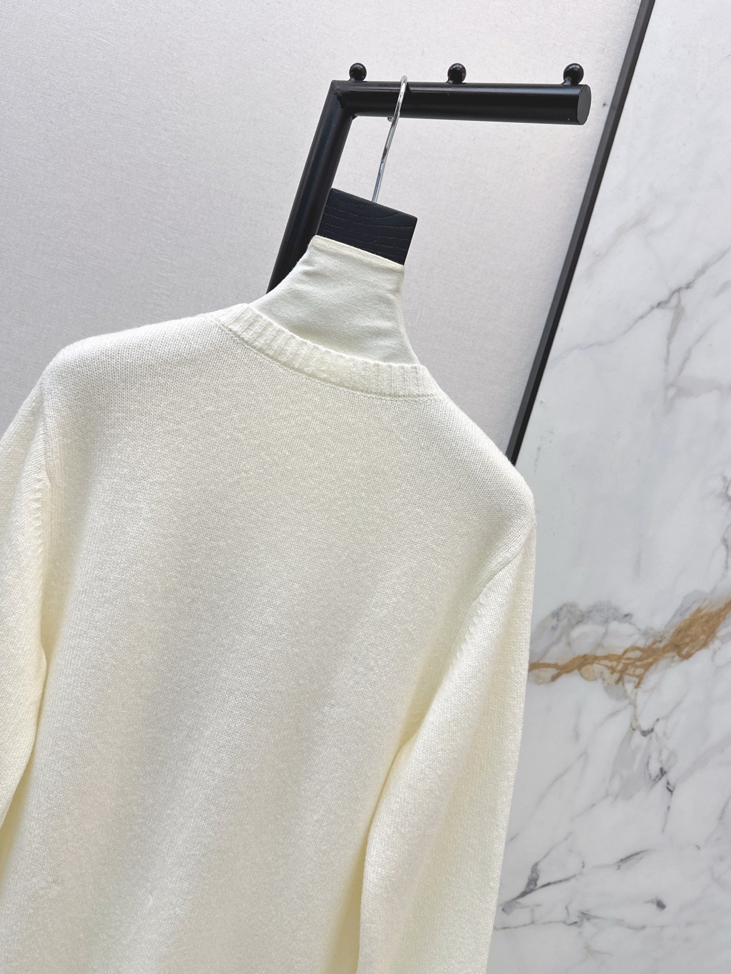 Ral NEW Embroidered sweater