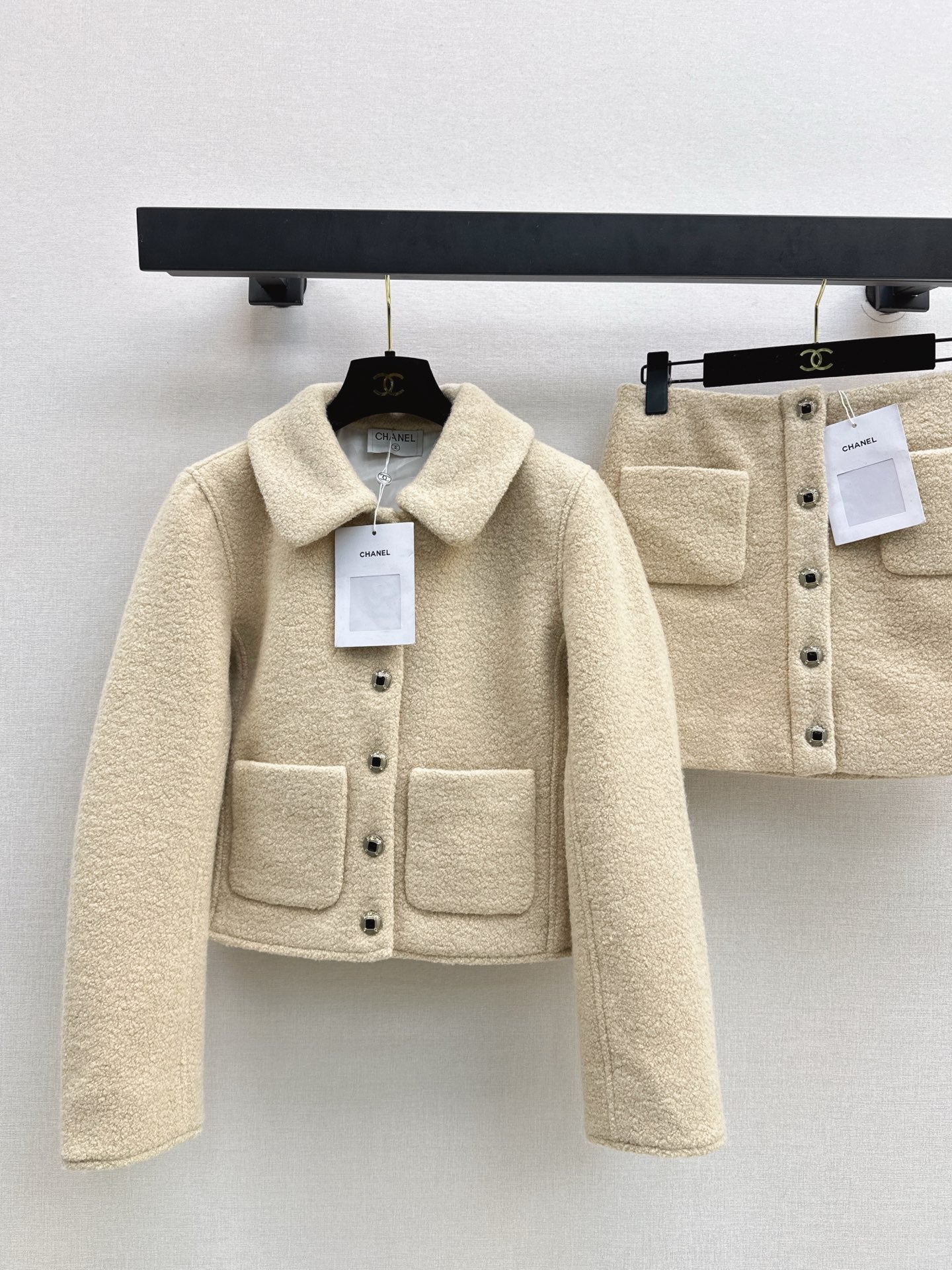 Chan NEW Woolen coat skirt suit