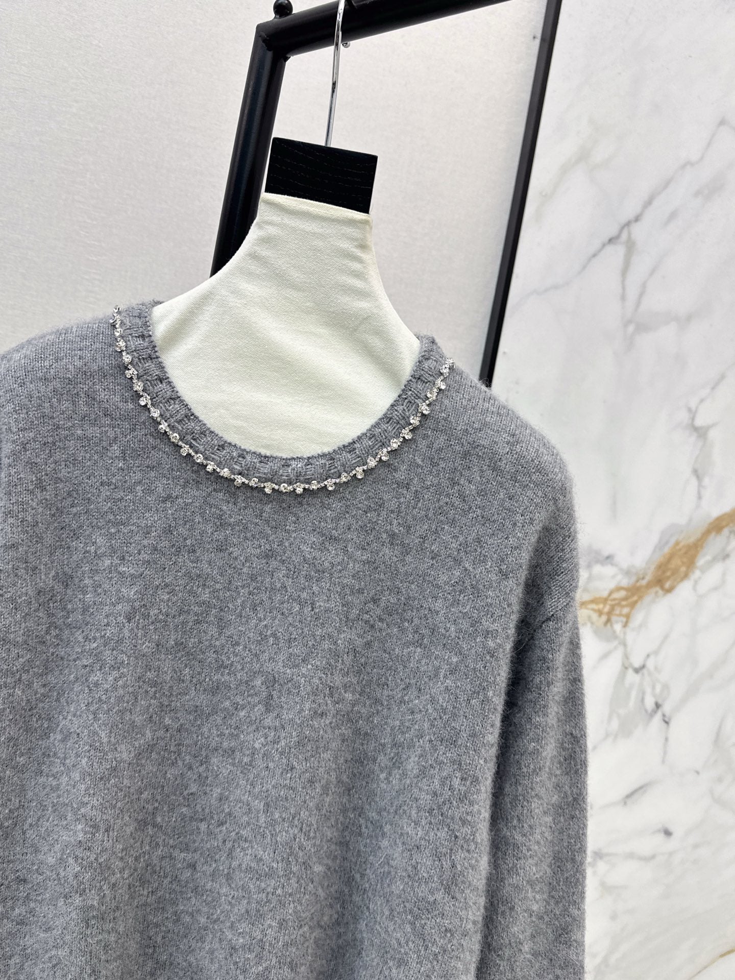 Va1 NEW Crew neck sweater