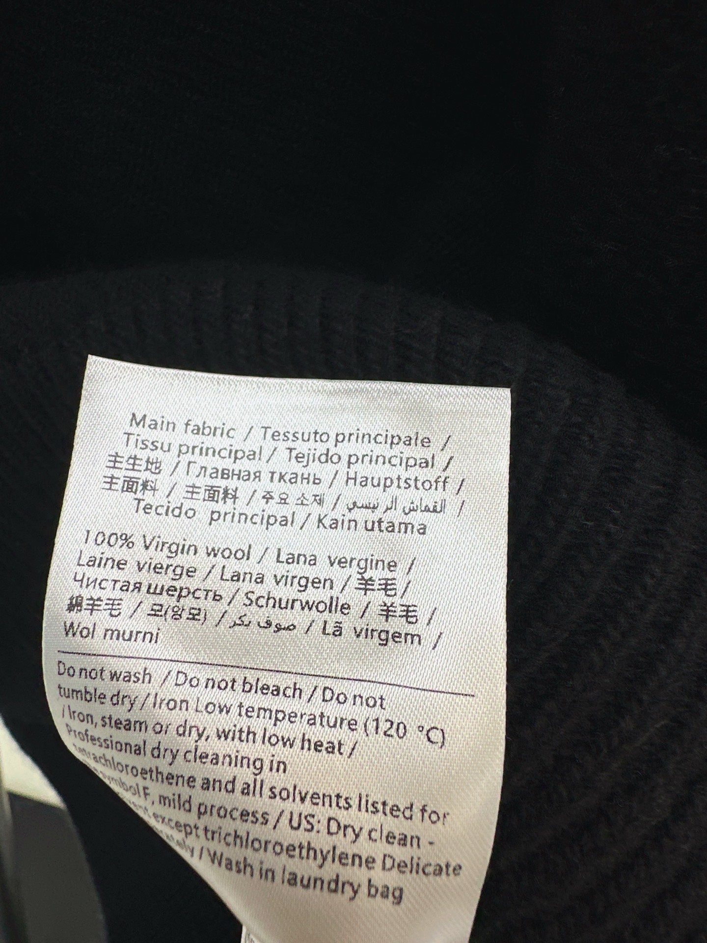 Va1 NEW knitted sweater