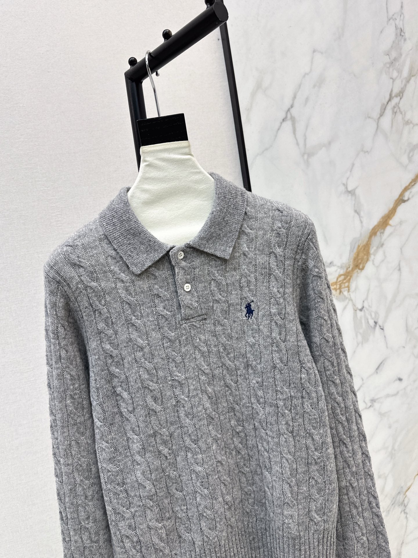 Ra1 NEW knitted sweater