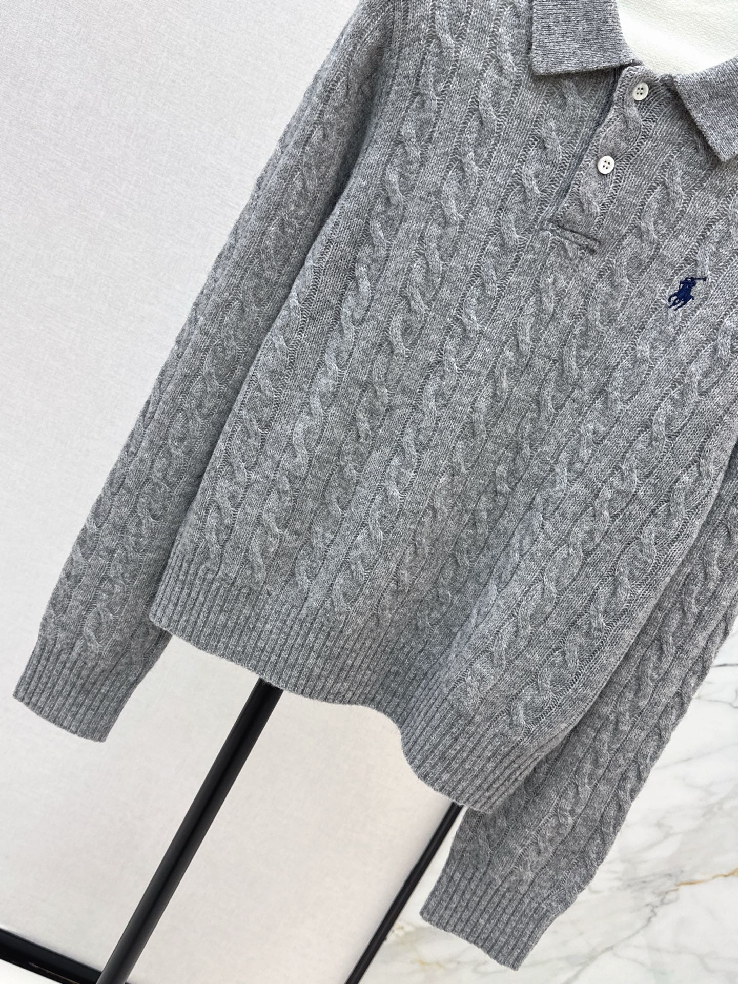 Ra1 NEW knitted sweater