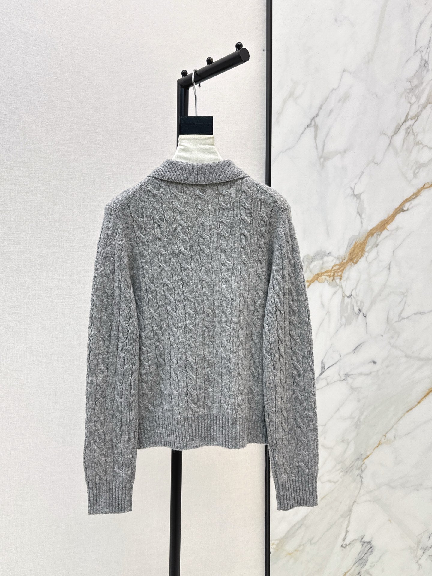 Ra1 NEW knitted sweater
