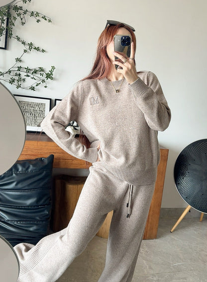 Max NEW knitted suit