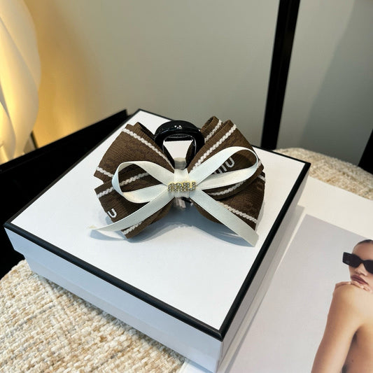 Miu Nwe Hair clip