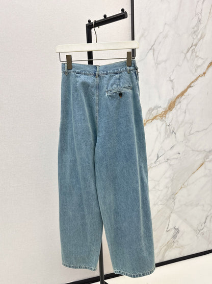 Loe NEW Irregularly pleated jeans