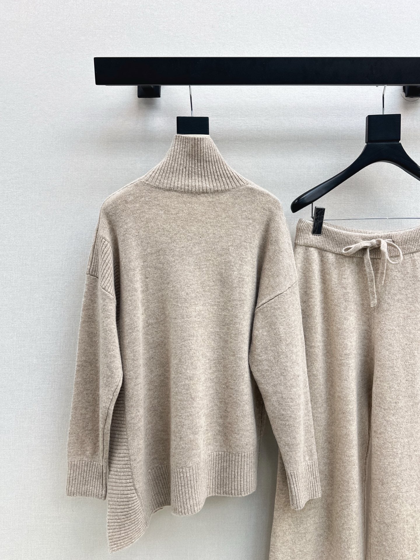 Max NEW knitted suit