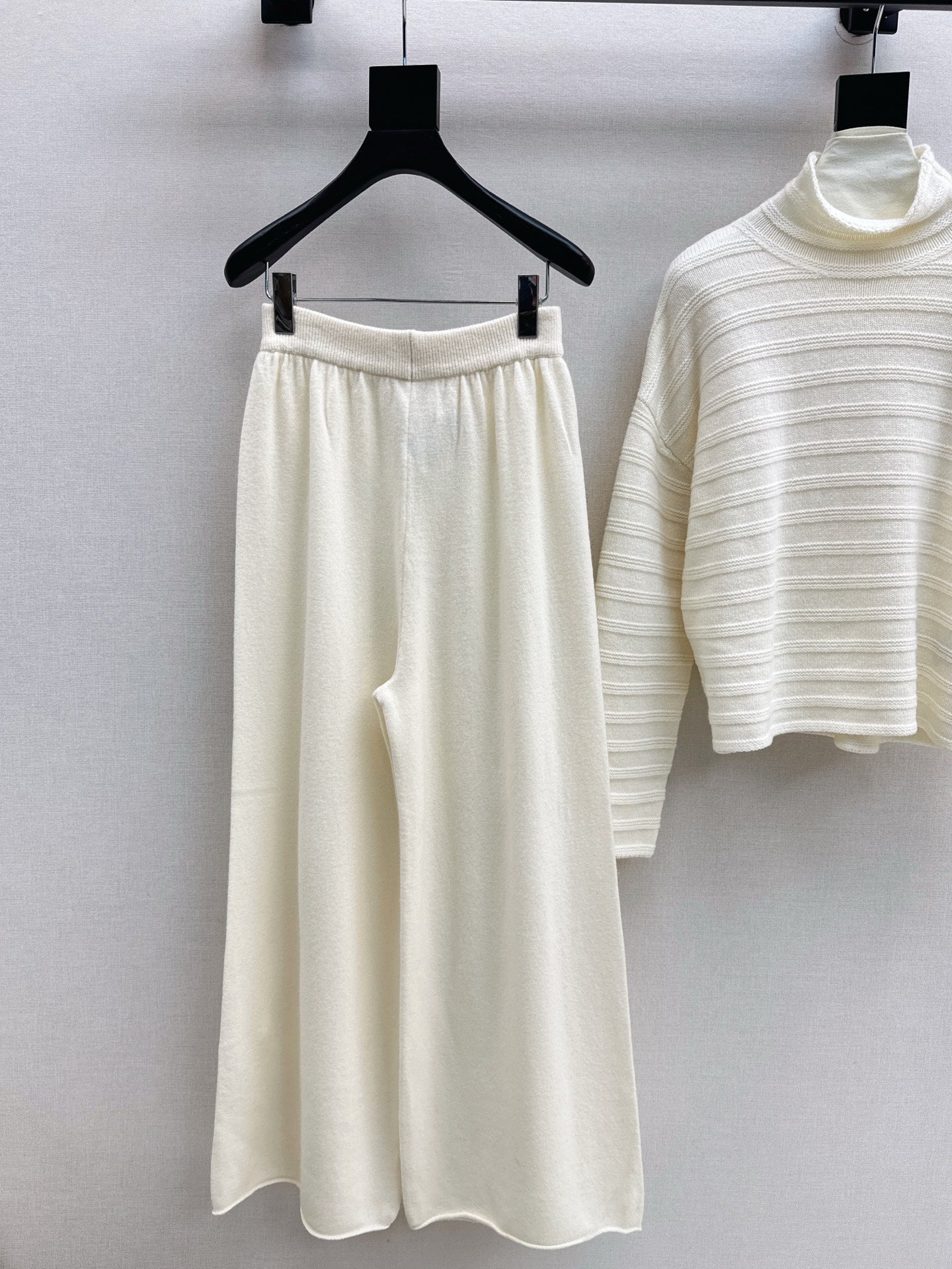 Max NEW knitted suit