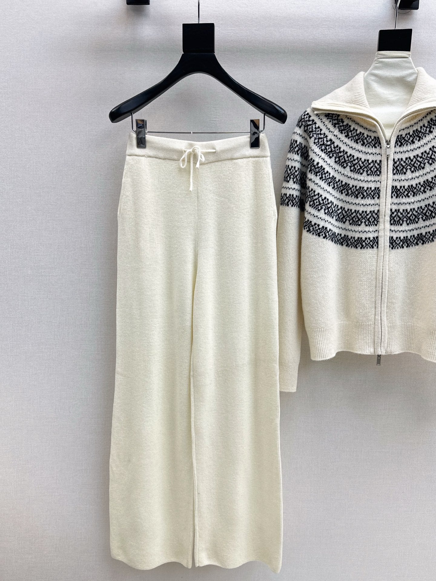 Loro NEW knitted suit