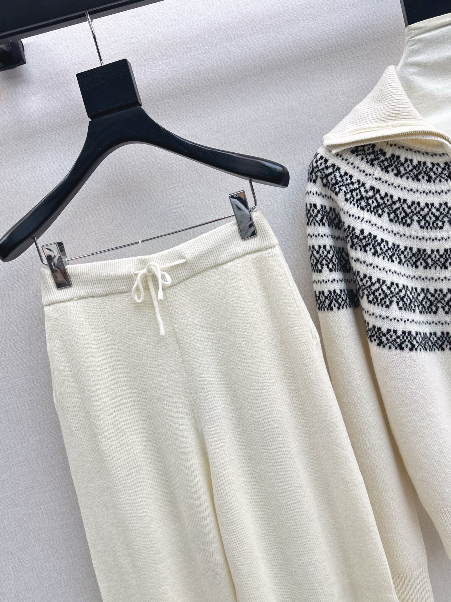 Loro NEW knitted suit