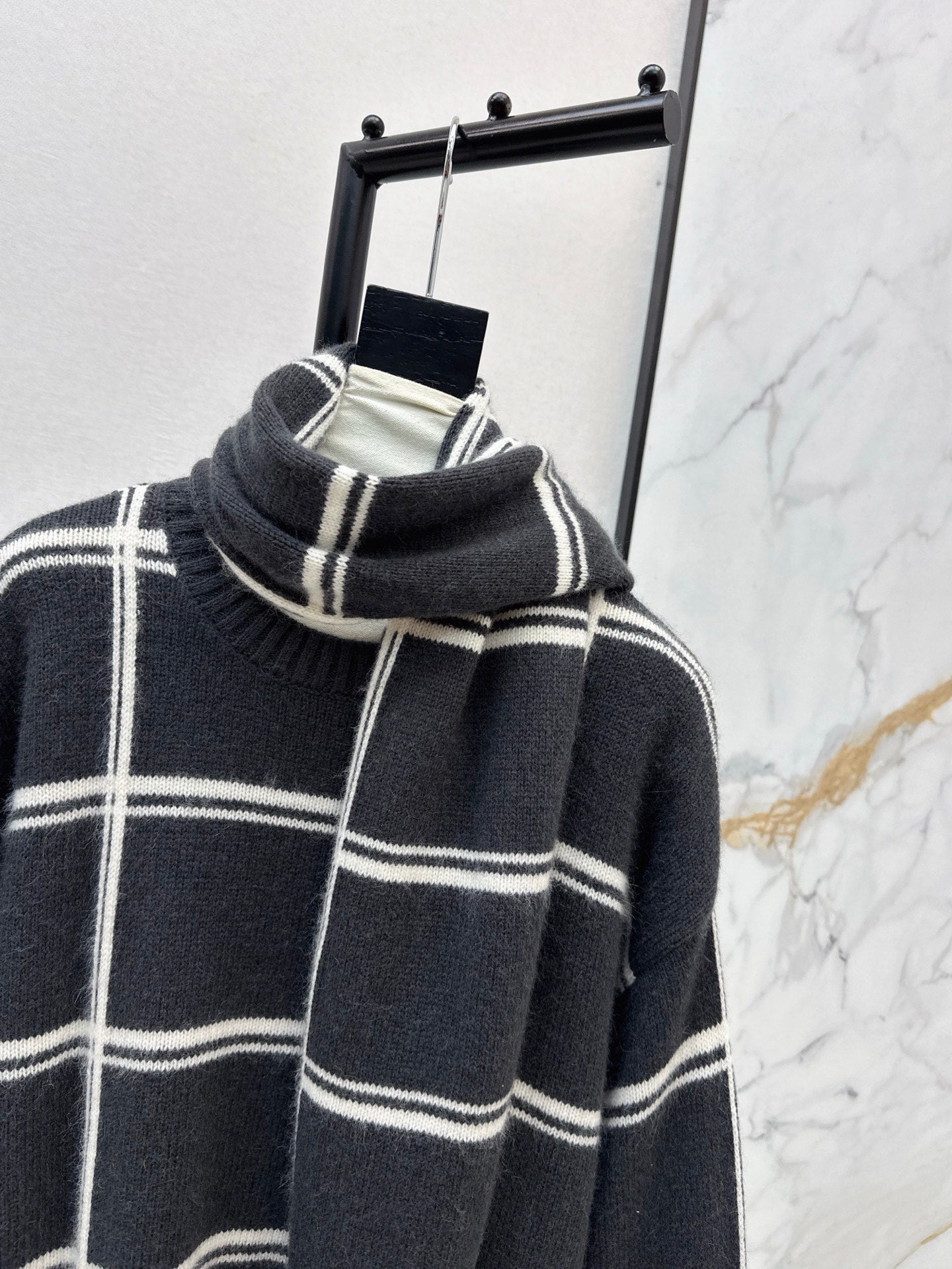 Brun NEW striped sweater + scarf
