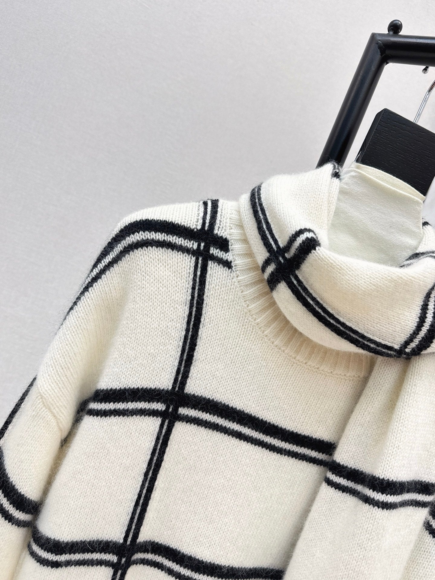 Brun NEW striped sweater + scarf