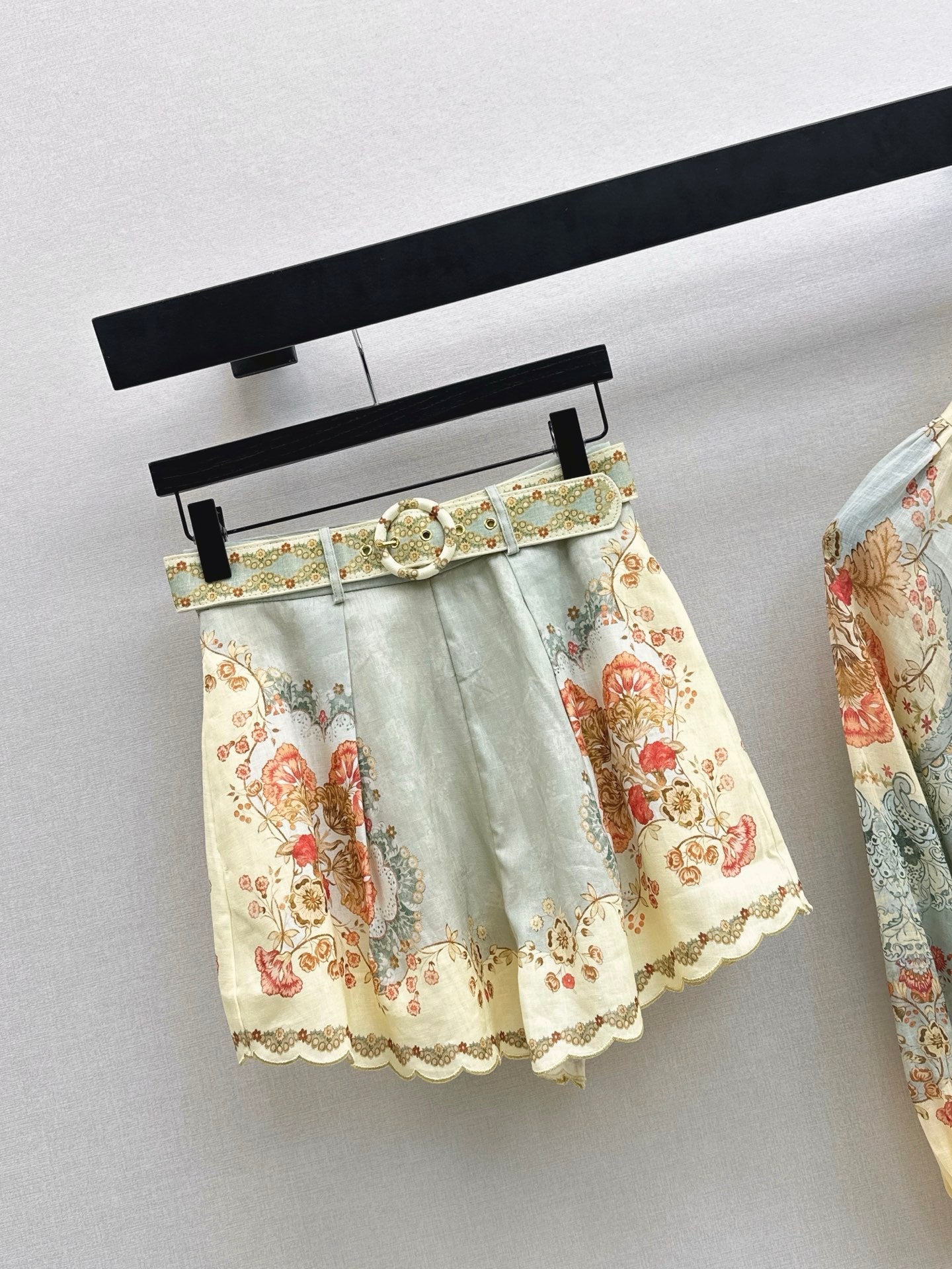 Zimm NEW flower print belted short