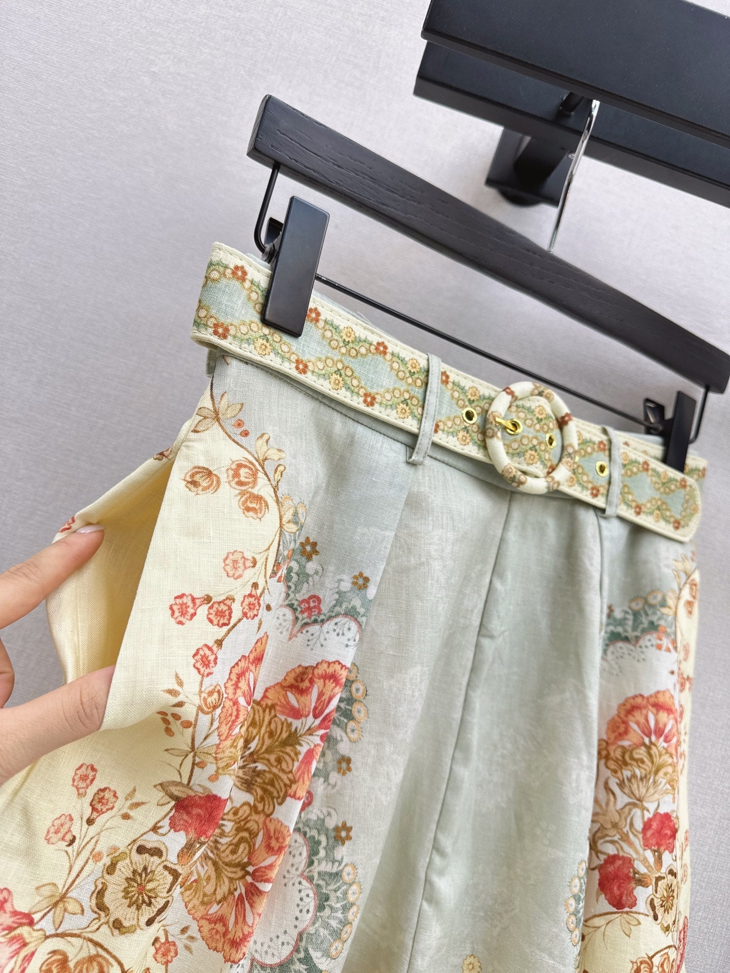 Zimm NEW flower print belted short