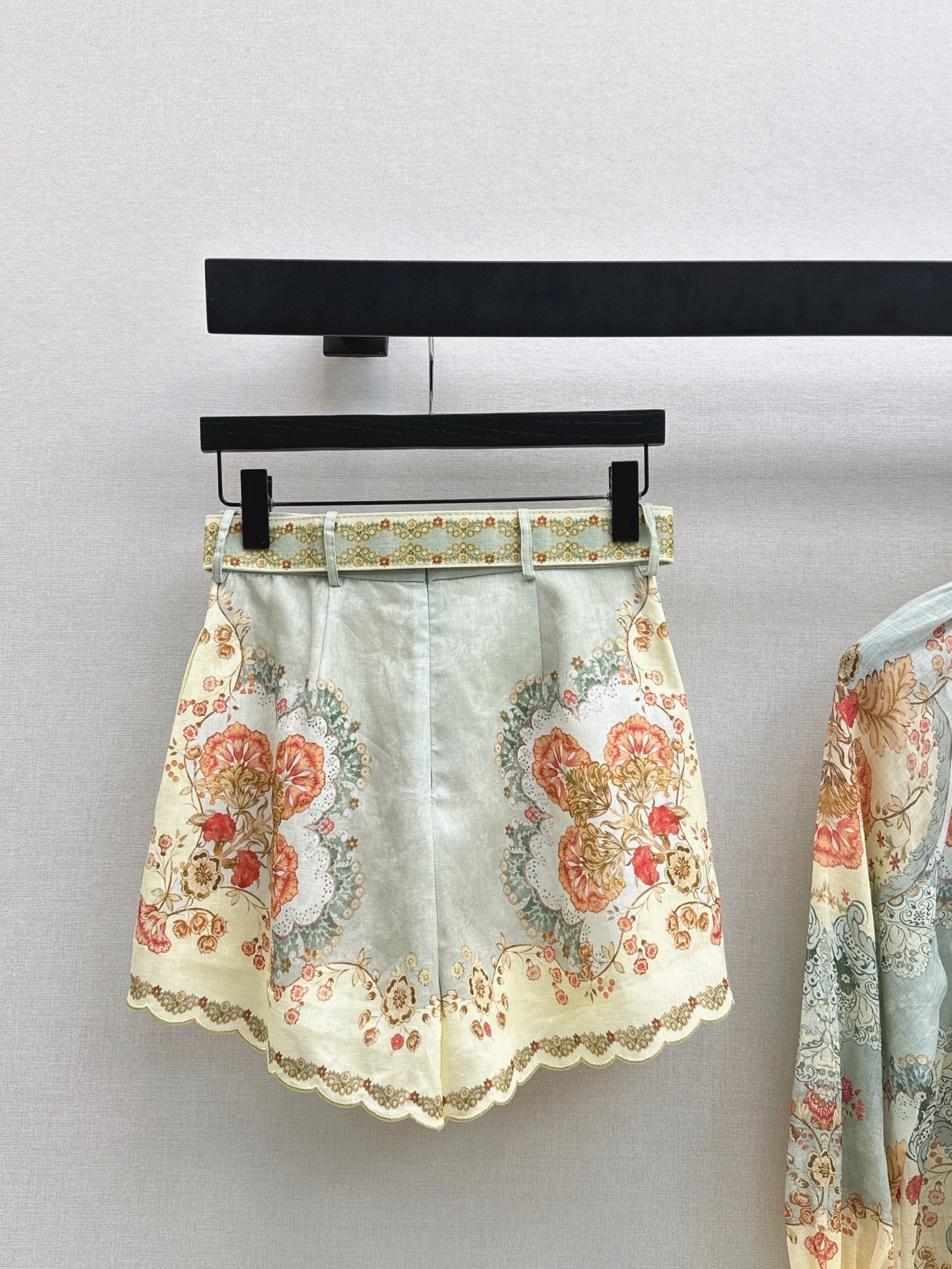 Zimm NEW flower print belted short
