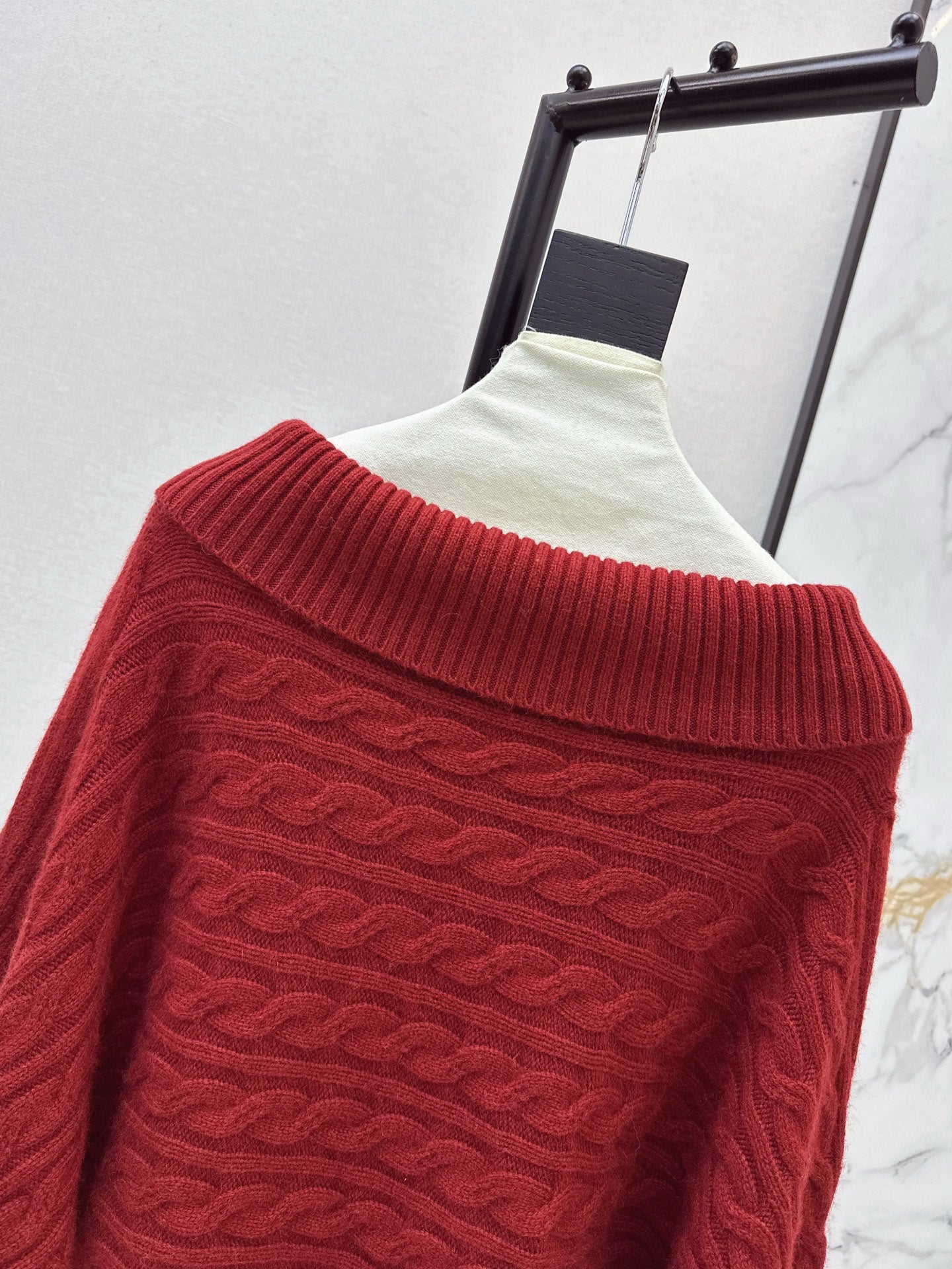 Chan NEW Off-shoulder sweater