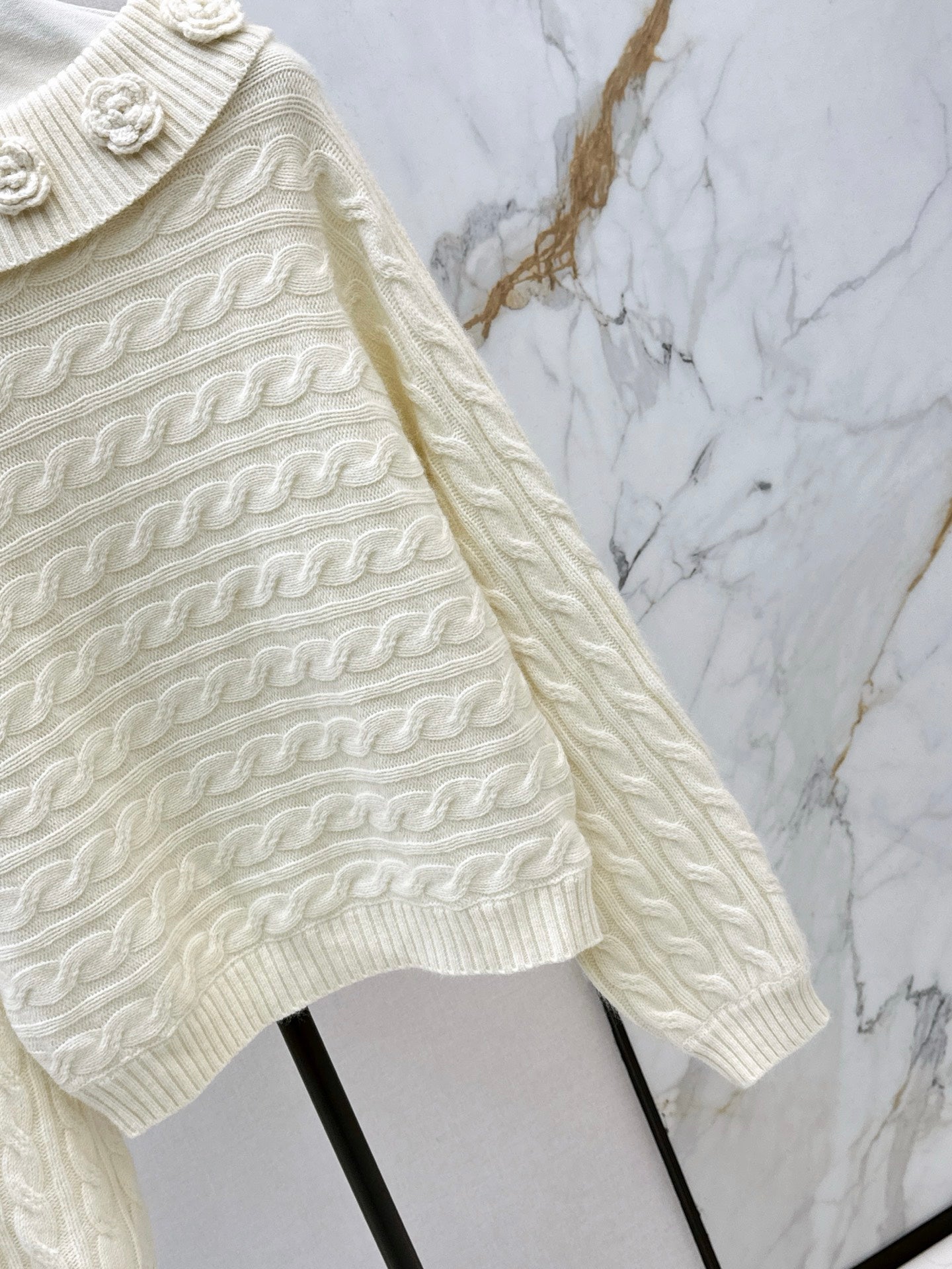 Chan NEW Off-shoulder sweater