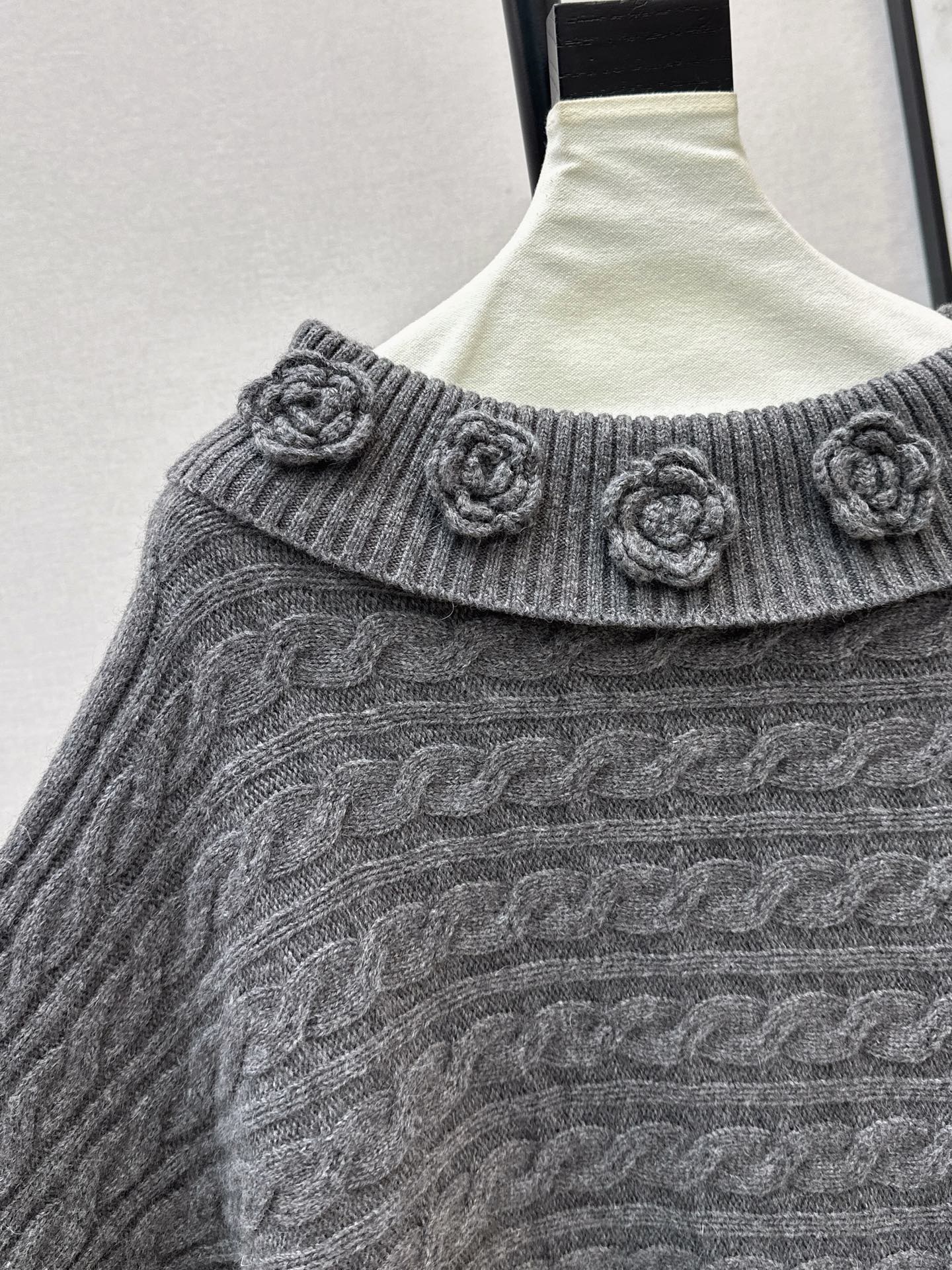 Chan NEW Off-shoulder sweater