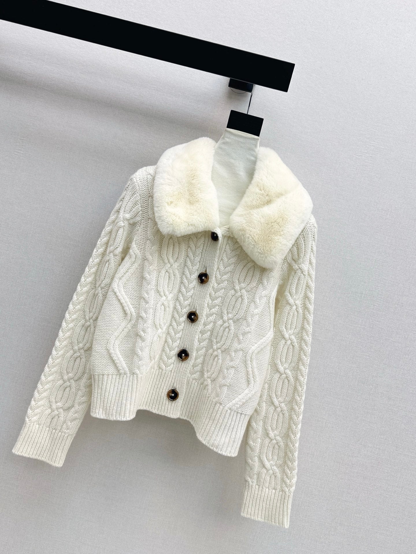 Loro NEW Knitted cashmere cardigan