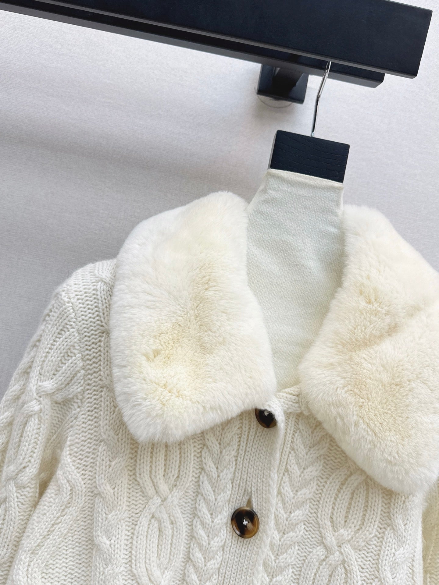 Loro NEW Knitted cashmere cardigan