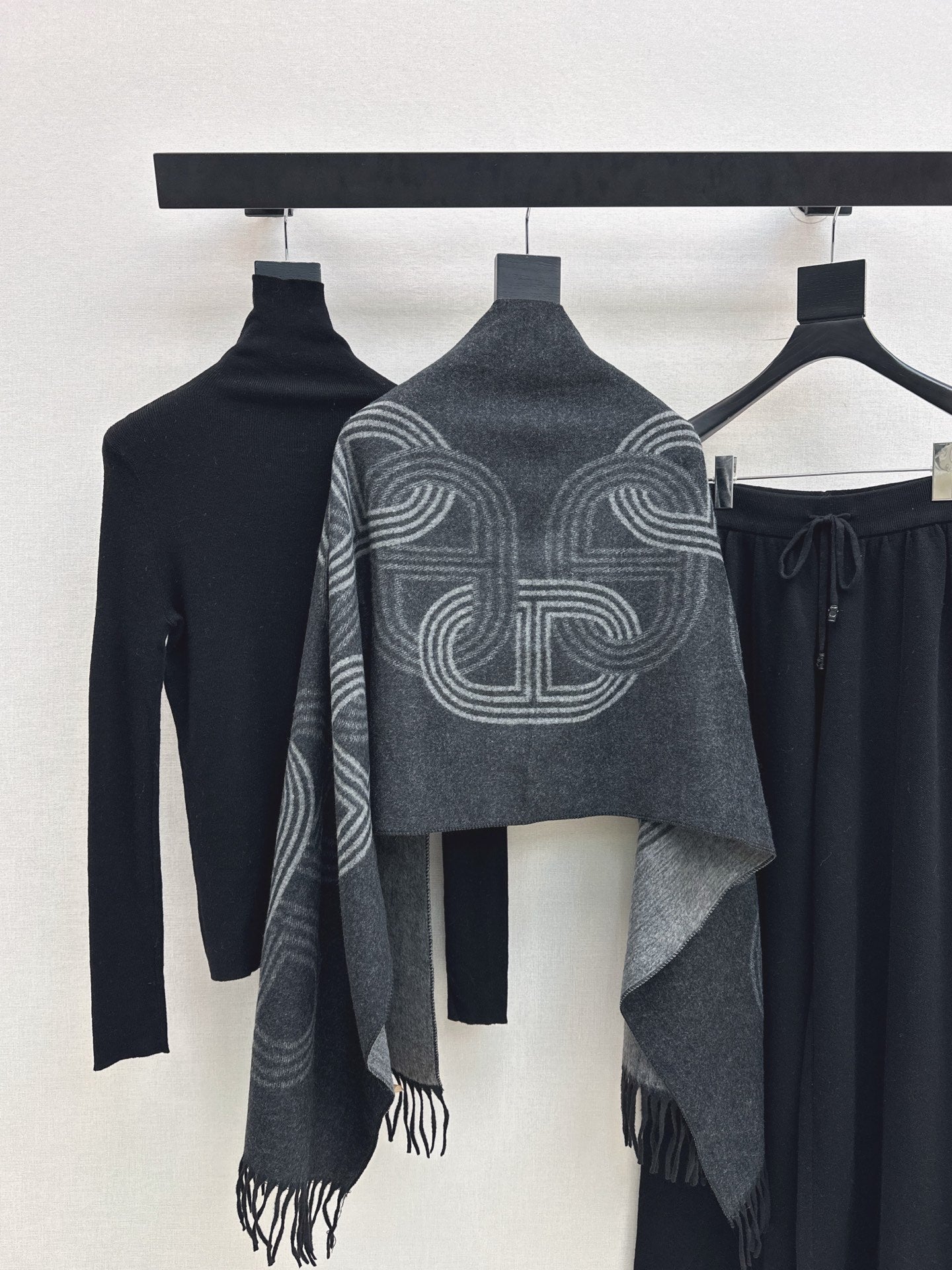 Herm NEW Knitted three-piece set